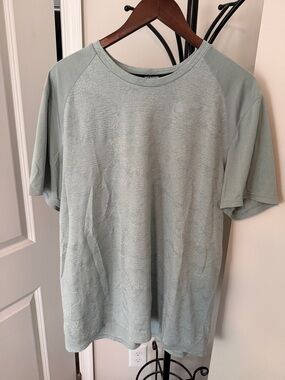 Nike Men’s Light Gray Performance Tee